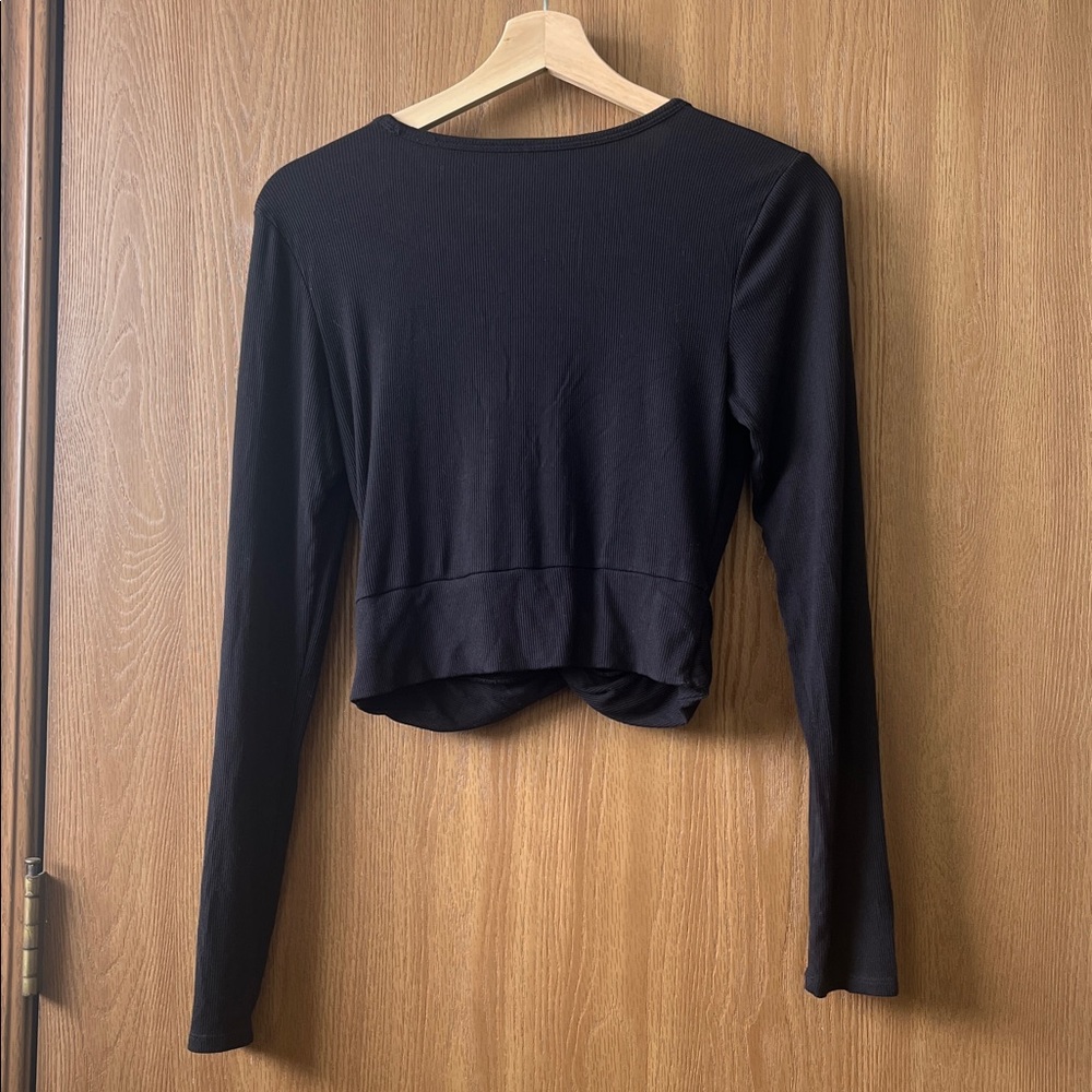 Vuori large cove twist tee in black - Picture 4 of 4